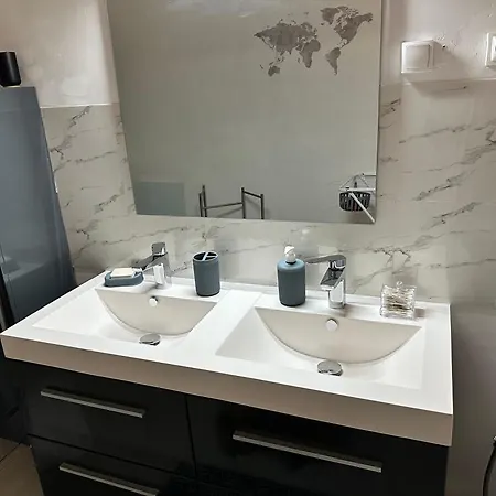 Chez Les Anciens Апартаменты